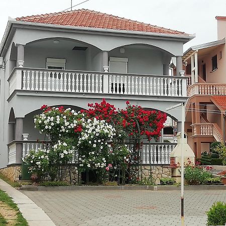Apartmani Kod Rade Pakoštane Exteriör bild