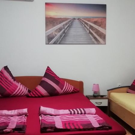 Apartmani Kod Rade Pakoštane Exteriör bild