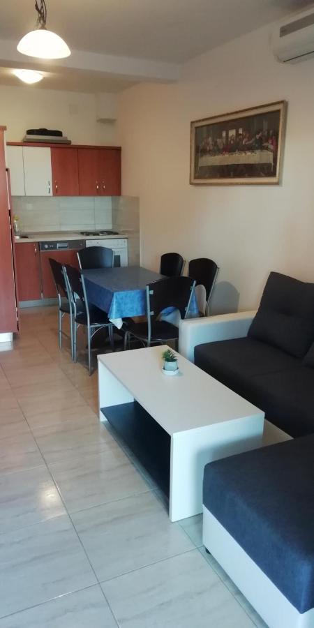 Apartmani Kod Rade Pakoštane Exteriör bild