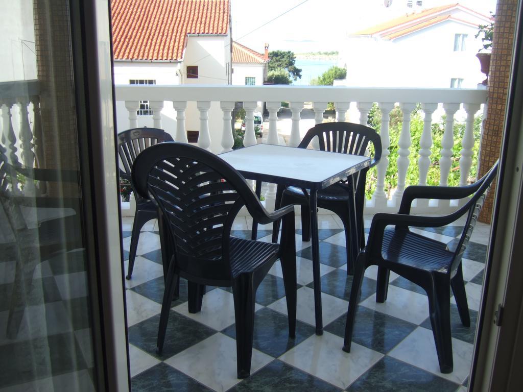 Apartmani Kod Rade Pakoštane Exteriör bild