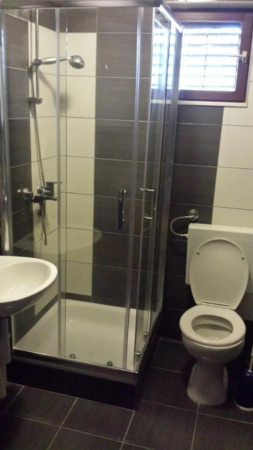 Apartmani Kod Rade Pakoštane Exteriör bild